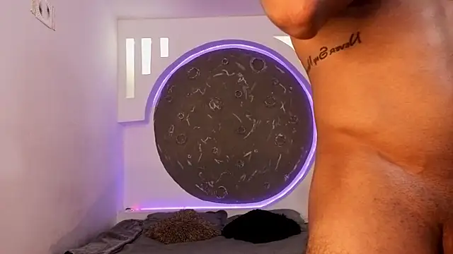 Alanrodgers Adlı Modelin Canlı XXX Sohbeti