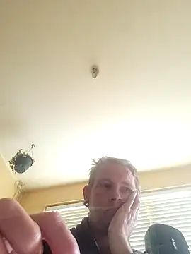 XXX chat uživo modela piercingpik