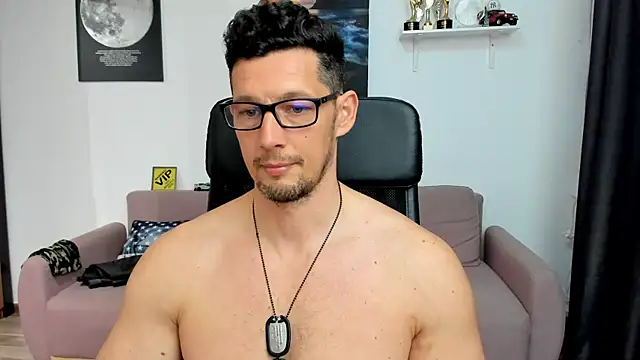 BrutusK08n Live XXX chat