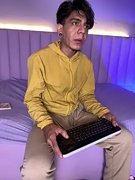 abrilandjulian's Live XXX Chat