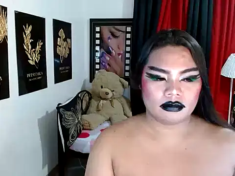 Show modela TSbrianaHugeCock na web-kameri