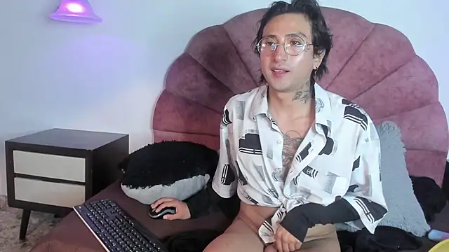 Show modela Eclipse_TeenBoy66 na web-kameri