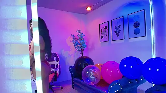 Maddie_T18's Live XXX Chat
