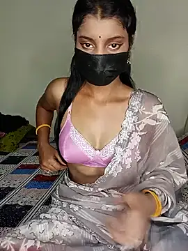 Erotic-Girl Adlı Modelin Canlı XXX Sohbeti