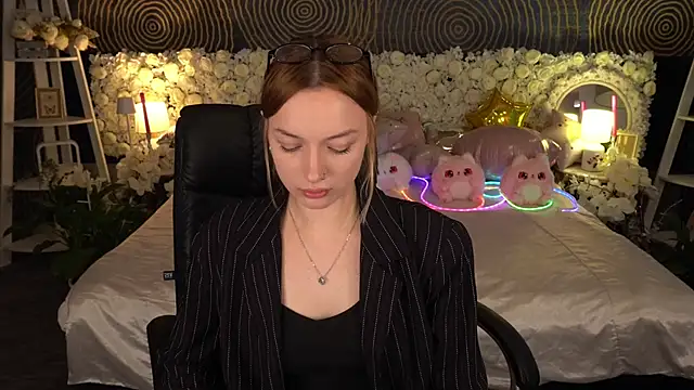 LizzaMoonn 现场XXX聊天