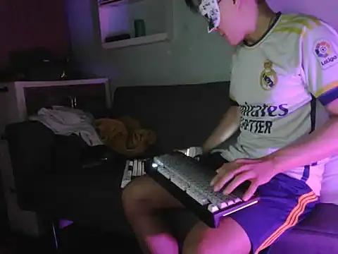 Chat +18 de boyhigh1997 ao vivo