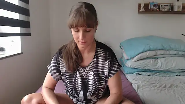 jennifer11772 Adlı Modelin Canlı XXX Sohbeti