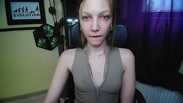 Chat XXX en directo de EmillyPlay