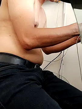 MrSecretSuitn Webbikameraesitys