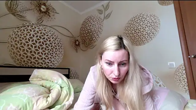 Show modela Yourrealgirl na web-kameri
