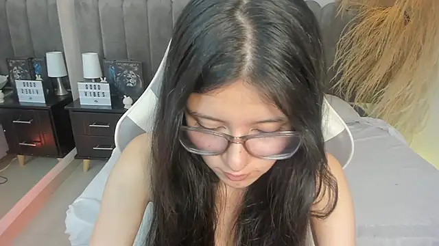 amber_hill_'s Live XXX Chat
