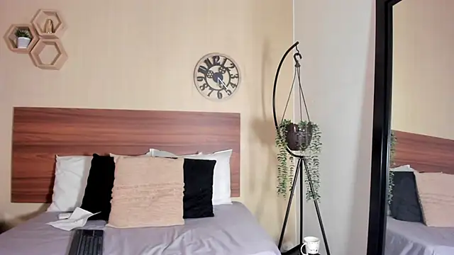 Emillywoodss' Live XXX Chat