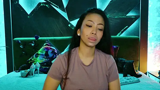ElyaQuinn Chat XXX in diretta