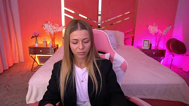 DoveLovee webcam show