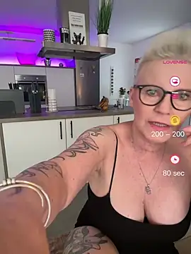 German_Milf 现场XXX聊天
