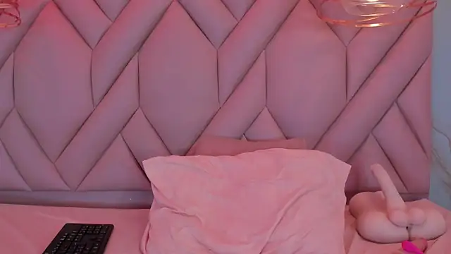 Czat XXX na żywo – AngelaaCute_
