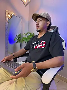 Chat XXX ao vivo de Brand_Collins