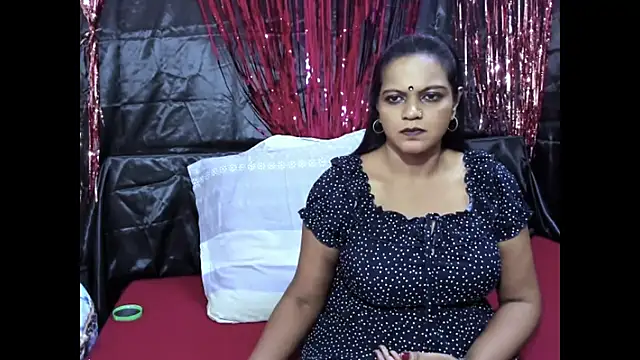 indianswtbella's Live XXX Chat