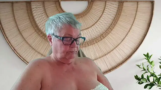 Mystery-Grandmother webcam show