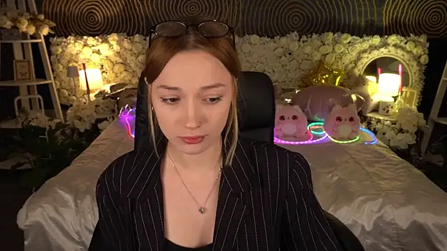 LizzaMoonn Chat XXX live
