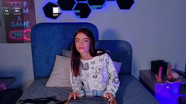 Charlott__18 Adlı Modelin Canlı XXX Sohbeti