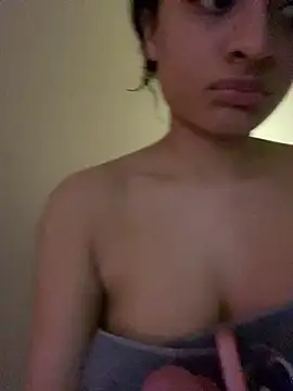 Heyalexaaa_love: διαδικτυακό σόου στην κάμερα