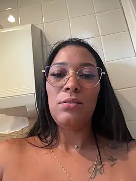 emba_cam Adlı Modelin Canlı XXX Sohbeti