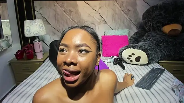 Živý XXX chat Niyirey1