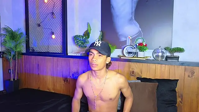 AlanCutee Show in webcam