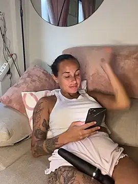 Rosieredxox লাইভ সেক্স ক্যাম শো