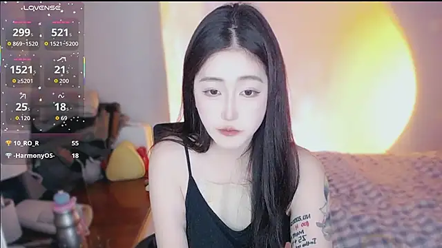 XXX chat uživo modela Ennaily