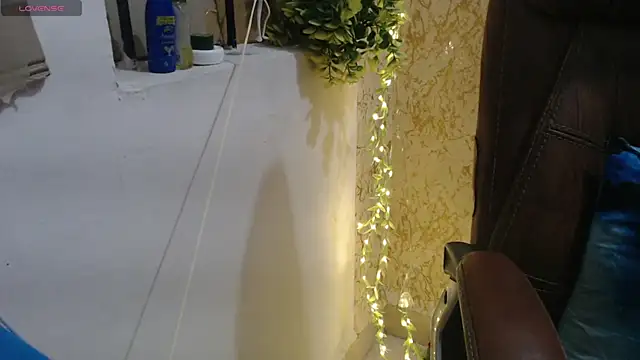 ItsMiraDesire Show Webcam