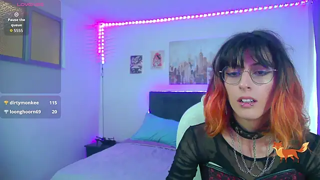 goth_minerva: διαδικτυακό σόου στην κάμερα