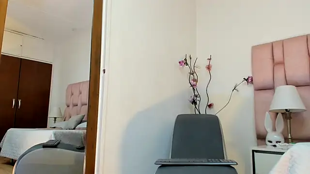 XXX chat uživo modela kamii_arias