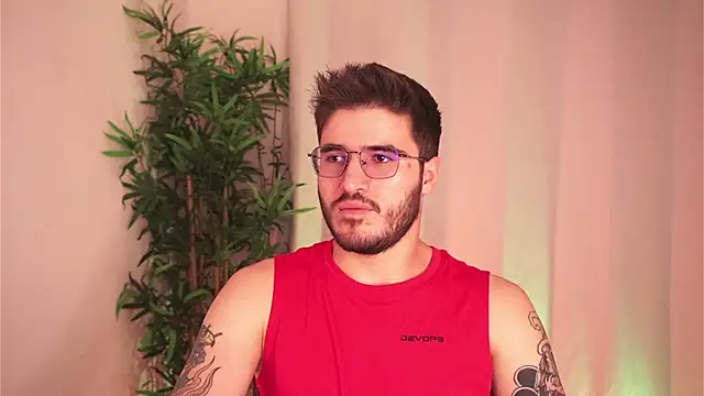 Tony_Wylie Adlı Modelin Canlı XXX Sohbeti