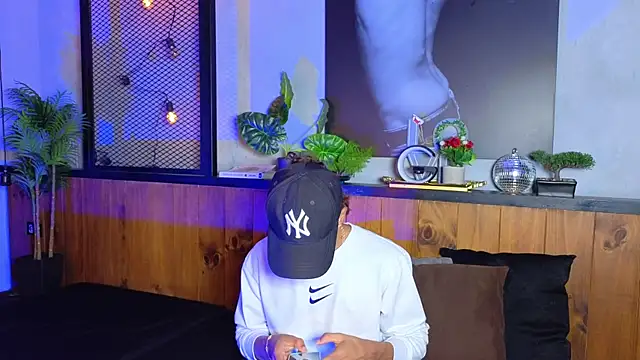 AlanCutee's Live XXX Chat