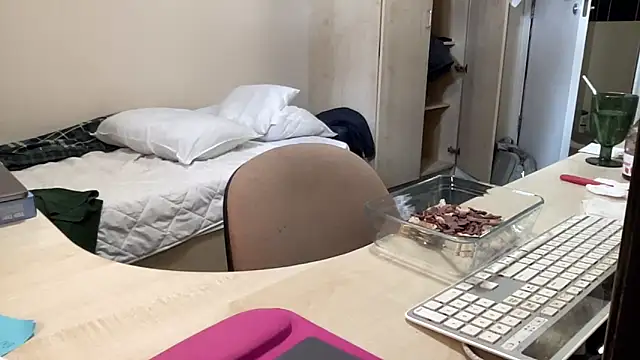 coach-karl's Live XXX Chat