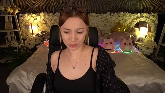 LizzaMoonn 现场XXX聊天