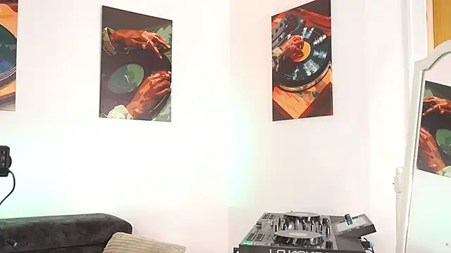 SatyaDj – Naživo XXX chat