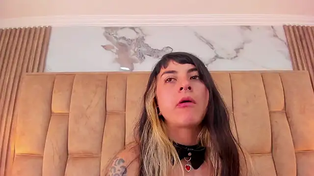 Chat XXX en directo de Naughty_Kittenm