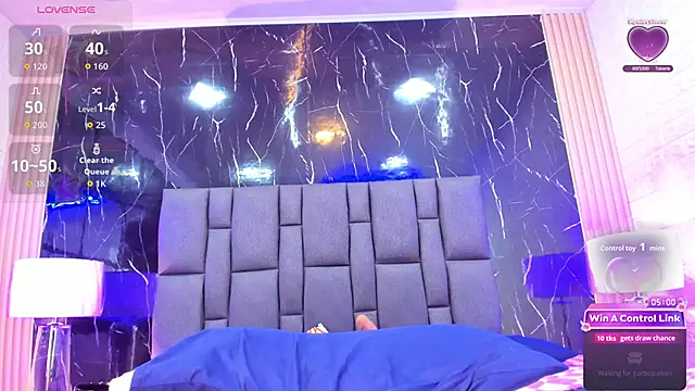 BustyGlow's Live XXX Chat