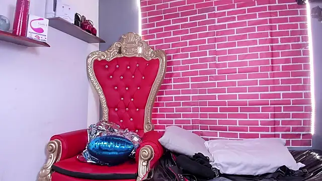 LiliThara Chat XXX live