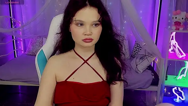 EmilyChaves Adlı Modelin Canlı XXX Sohbeti