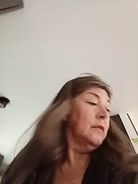 emma_tour's Live XXX Chat