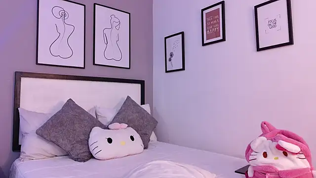 QueenRose___ Adlı Modelin Canlı XXX Sohbeti