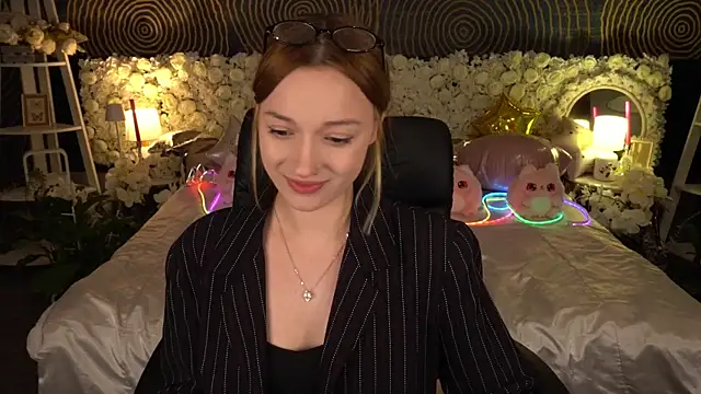 LizzaMoonn Chat XXX live
