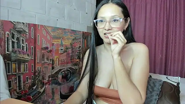 Camilatinass_ Adlı Modelin Canlı XXX Sohbeti