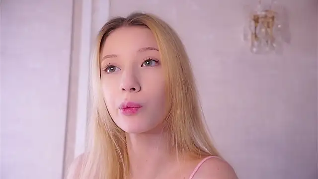 SunnivaCovil's Live XXX Chat