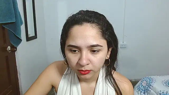 Thalian Adlı Modelin Canlı XXX Sohbeti
