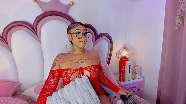 Mia_Jansen Show in webcam